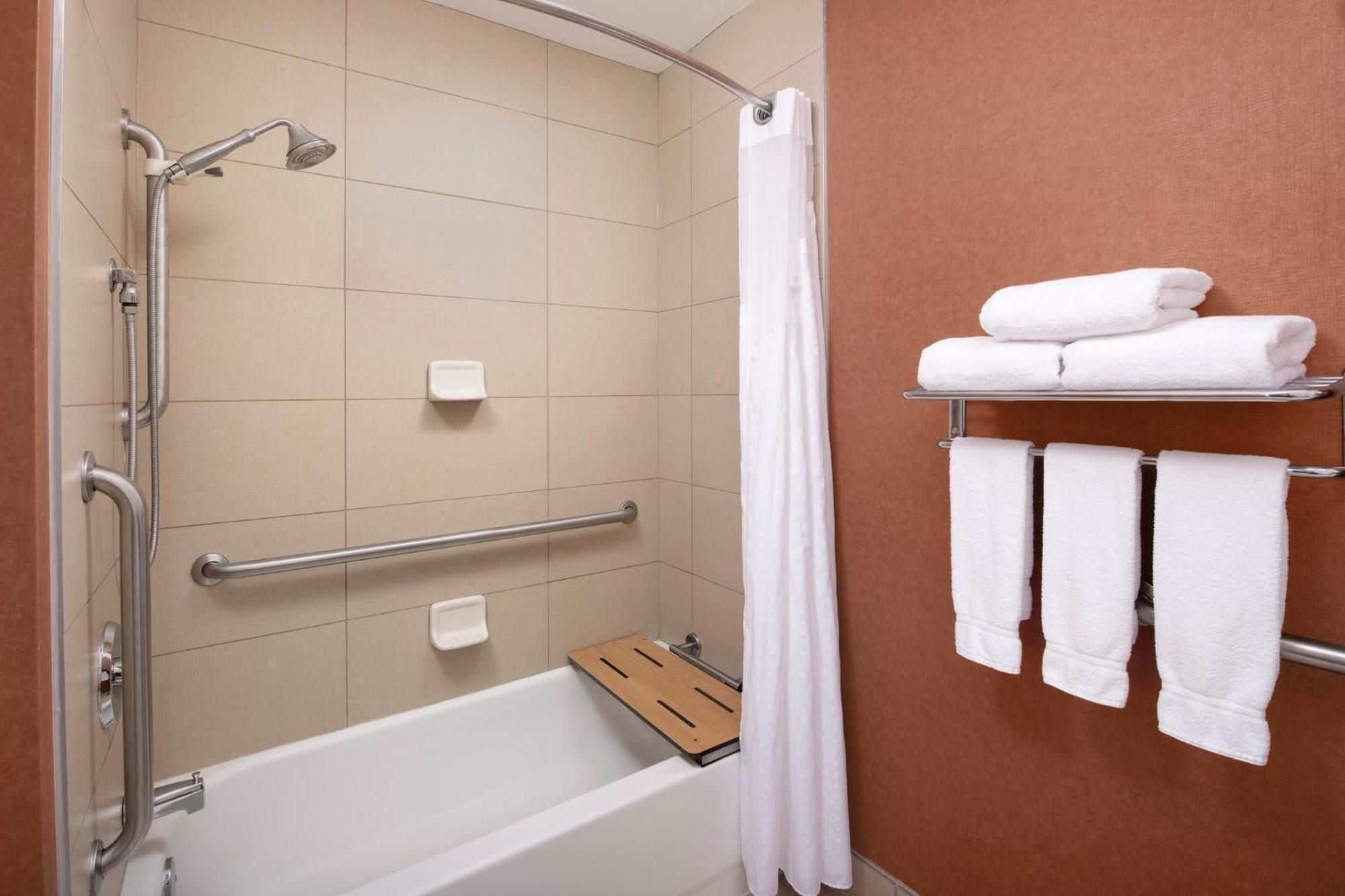 Holiday Inn Express & Suites By Ihg Chambersburg By Ihg Exterior foto