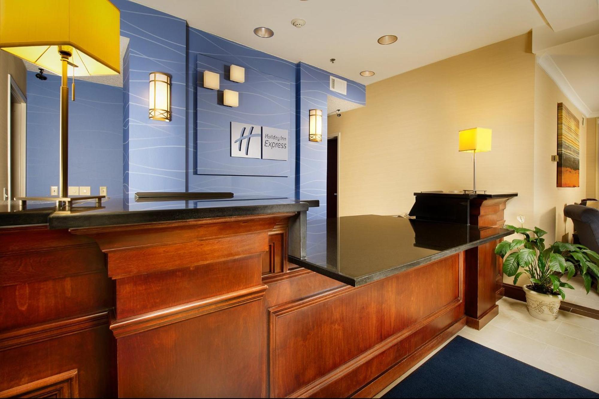 Holiday Inn Express & Suites By Ihg Chambersburg By Ihg Exterior foto