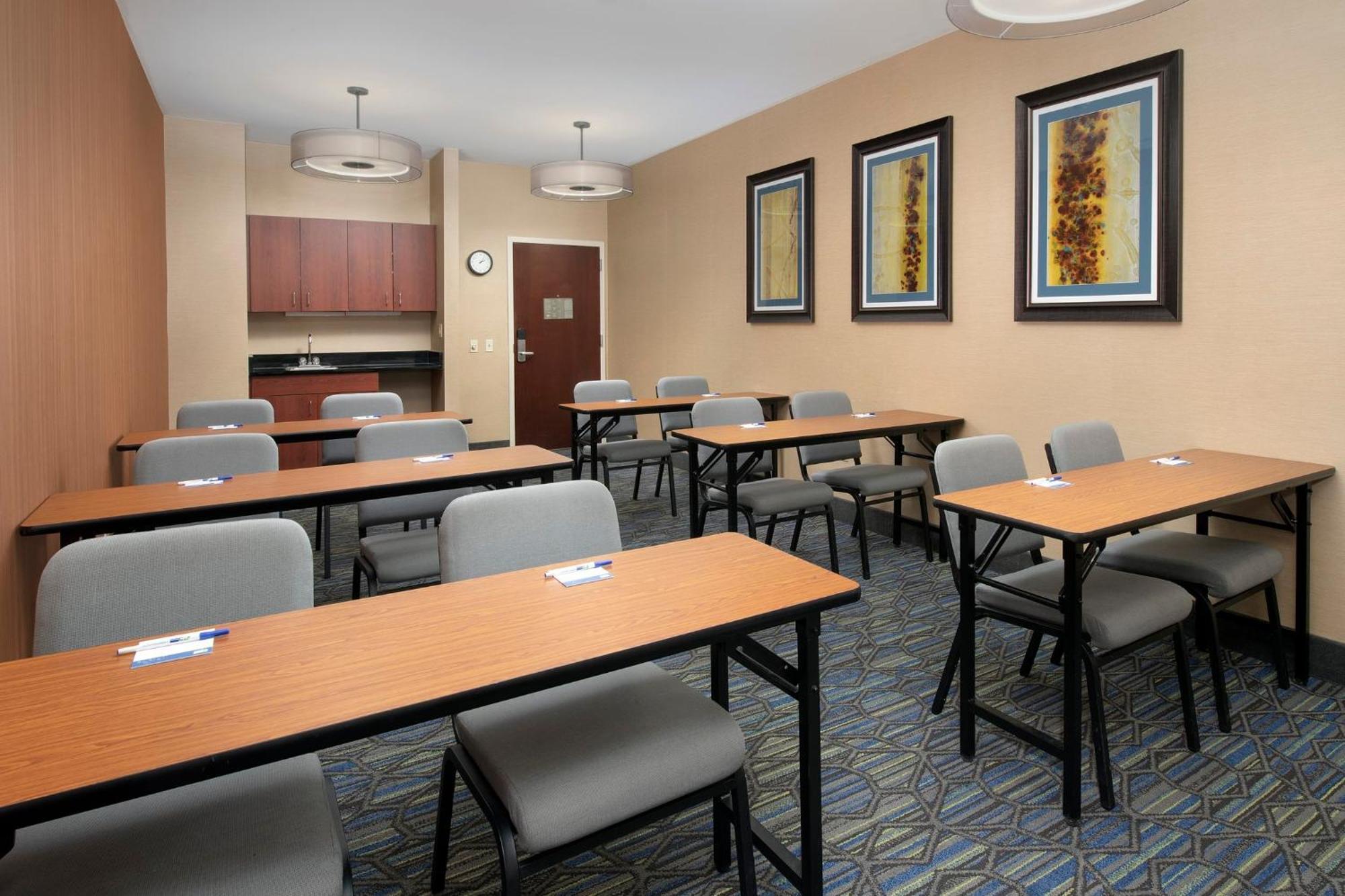 Holiday Inn Express & Suites By Ihg Chambersburg By Ihg Exterior foto